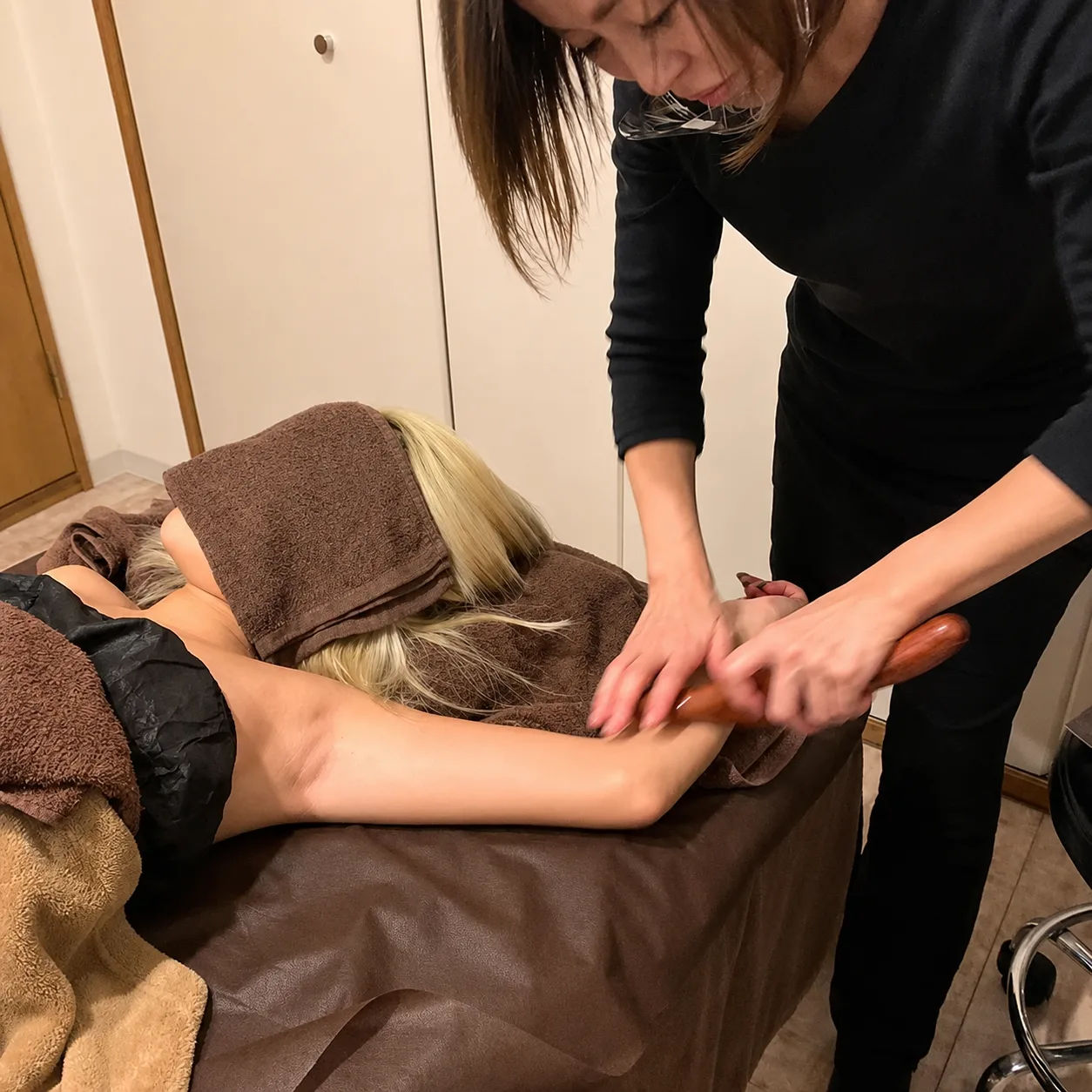 導入サロンでの施術の様子(イメージ)